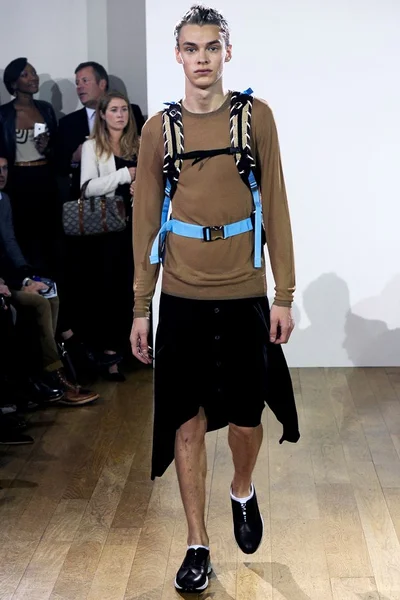Look 17